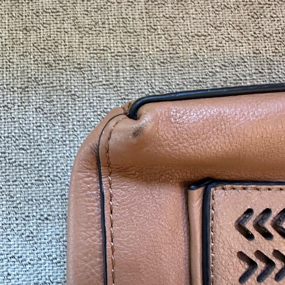 Tommy Bahama Cedros Brown Leather Crossbody Bag, perfect for travel! - Picture 11 of 12